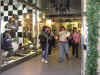 31. Turiste anticolane fanno shopping in via del Corso.