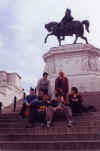 La classe degli anni dal 1998 al 2001 con la prof.sa Santini durante una gita a Roma dell'aprile 2001.