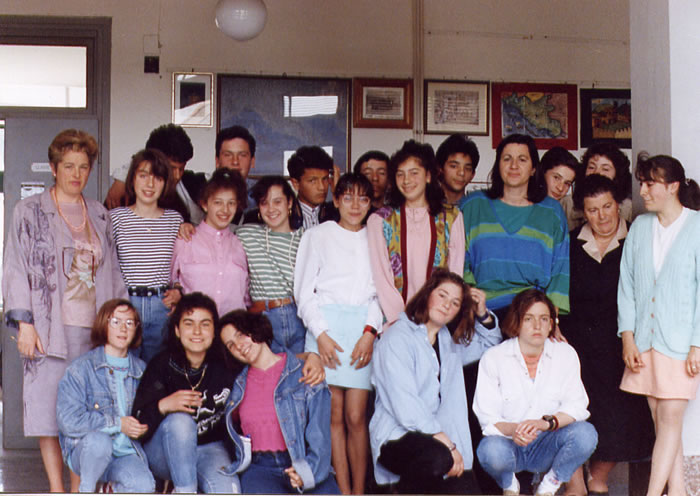 Terza classe rovianese della prof.sa Bruna Santini: dalla Ia, nel 1988-89, alla IIIa, nel 1990-91. Questa foto  stata scattata in IIa.