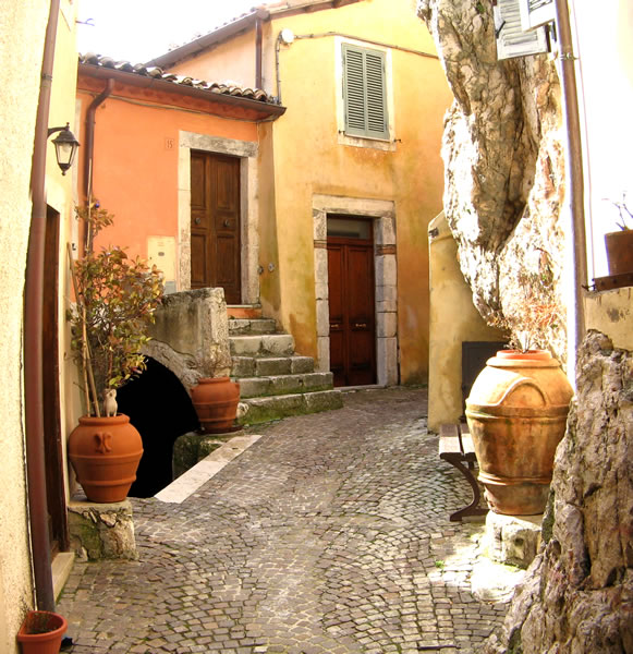 1. Un angolo suggestivo di Cervara di Roma.