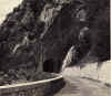 8. La carrozzabile che da Subiaco porta a Jenne e di lì a Vallepietra o a Trevi, è tracciata tra gole e speroni di roccia, con numerose gallerie.