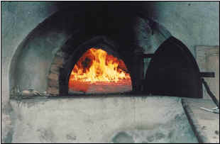 Sembra che non ci sia altro da fare se non godere, gi alte, le fiamme guizzanti e ristoratrici...