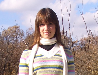 Mi chiamo Silvia e sono nata a Roma il cinque giugno del 1993; quindi sono del segno dei Gemelli, un segno ambiguo in cui io, per, non mi riconosco molto...