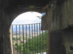 20. Rosciolo: il Fucino visto dalla porta della foto 19.