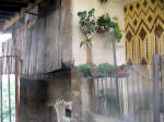 21. Rosciolo: unabitazione in legno e in muratura ricavata allinterno della porta.