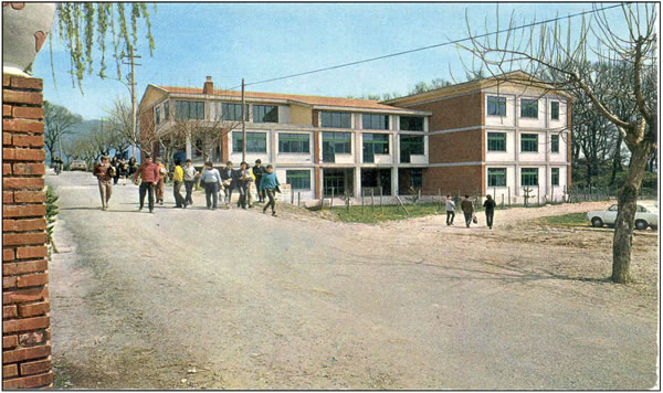 La Scuola di Roviano nel 1970 circa. (Da SCNE speciale, n 2, anno III, marzo 2007).