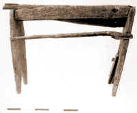44. Grmola, o mangnura, di Giuseppe Folgori, Peppne, usata dalla nonna Rosa Conti, Bogaltta (1872-1948). Fine sec. XIX, legno, alt. cm 72,5, largh. cm 24,5, lungh. cm 110. Serviva per separare le fibre tessili dalle fibre legnose della canapa.