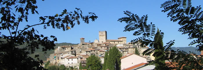 Il centro storico di Roviano visto dalla scuola venerd 1 settembre 2006.