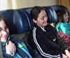 16. Francesca ha freddo. Con lei, Elisabetta e Arianna.