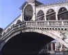 24. Il celeberrimo Ponte di Rialto.