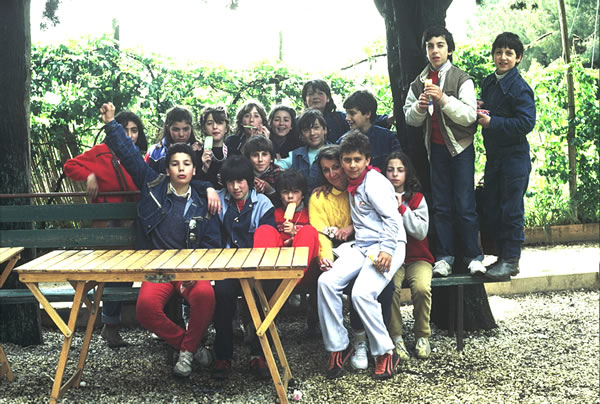 1. A Cerveteri con la professoressa Ornella Noschese gioved 9 maggio 1985. Cliccala, se la vuoi in formato desktop!
