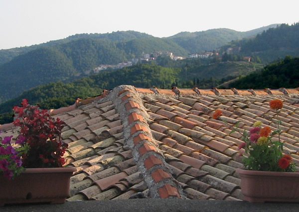 Vallinfreda vista da Vivaro Romano. (Clicca sulla foto se la vuoi in formato desktop!)