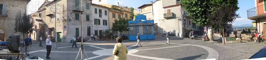 12. La Piazza.