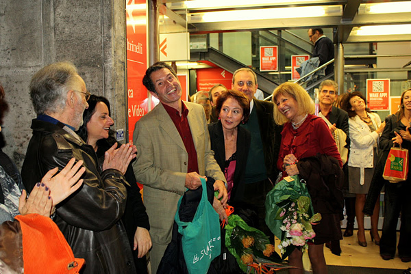 Massimo Fagioli, Andrea Masini, Daniela Colamedici e Gioia Roccioletti alla presentazione de "La medicina della mente", il 4 novembre 2011, nella libreria Feltrinelli Orlando di Roma. Fotografia di Sandro Righetti tratta dall'album di Segnalazioni).