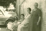 154/1000, Generazioni femminili anticolane (primi anni '60). Foto donata a ScuolAnticoli dalla signora Claudia Proietti.