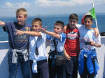 190/1000, "Capitani coraggiosi". Alunni del 2012-2015 della Scuola media di Anticoli Corrado, fotografati dal professor Marcello Salvatore il 14 maggio 2013 durante un viaggio di istruzione all'isola d'Elba.