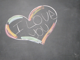 Anonimo, I love you, gessi colorati su lavagna, Anticoli Corrado, Scuola Media, classe Seconda-Terza, venerdì 16 maggio 2008.