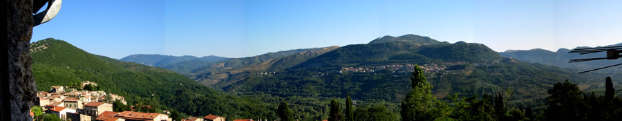 Dal 1 agosto 2008 il Prof  finalmente un cittadino di Anticoli Corrado! Nella foto, la vista dalla sua nuova casa.