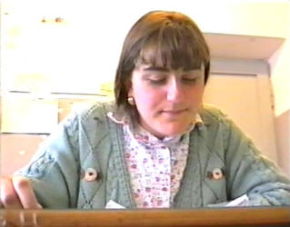Elisa e Federica in una scena del film "Arriva lIspettore!", realizzato anchesso durante lanno scolastico 1994 - 1995.