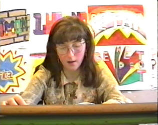 Elisa e Federica in una scena del film "Arriva lIspettore!", realizzato anchesso durante lanno scolastico 1994 - 1995.