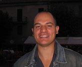 Luca Aquilante, anche lui nostro carissimo ex alunno della Classe 1990 - 1993, ha condiviso con noi un suo bel video sul Paese Immaginario: Omaggio ad Anticoli Corrado. E sarebbe proprio una bella cosa, caro Luca, se la tua collaborazione diventasse prima o poi... continuativa!