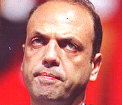 Per la serie "Compagni di meditazioni": Cicchitto, Lupi, Binetti, Schifani, Alfano, Alemanno e Fisichella (sopra) e Livia Turco sotto.