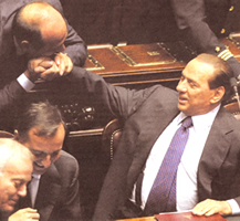 Il baciamano di Alfano e la Giustizia che piace al Berlusconi (dal sito Segnalazioni).