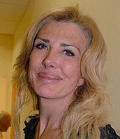 Per la serie "Rifatta, da berluscista, casinista": Gabriella Carlucci con s stessa e col Berlusconi.