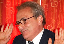 Per la serie "Non sono stato io!": Francesco Merlo nel tipico gesto del finto sinistro che ha appena colpito... la Sinistra.