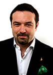 Il Pini nel corso di un infelice tentativo di assomigliare a Italo Balbo.