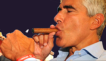 Per la serie "Tra due guanciali": Pier Luigi Bersani tra l'"amico" Pionati e l'"amico" Casini.