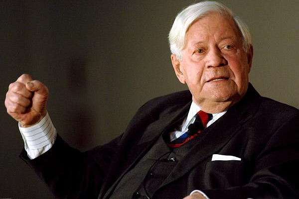 Per le serie (collegate) "C' Grande Vecchio e Grande Vecchio" e "Ogni Sinistra ha il Grande Vecchio che si merita": il Napolitano e Helmut Schmidt.