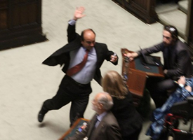 Per la serie "La mamma degli Scilipoti  sempre incinta": la corsa dello Scilipoti per il Berlusconi e il biglietto del Letta Enrico per il Monti.