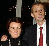 Per la serie "Inquietanti scambi di sguardi tra berluscisti e finti 'sinistri'": la Carfagna, la Serafini e il Fassino.