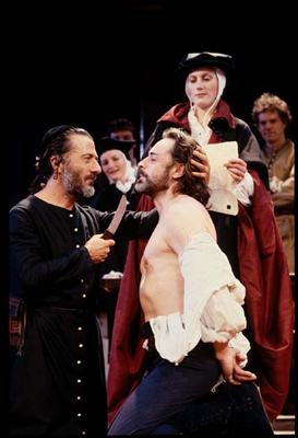 Per la serie "Economisti-Shylock": Dustin Hoffman, nella parte di Roub... cio: di Shylock, si accinge a tagliare una libbra di carne dal petto di Antonio in un "Mercante di Venezia" del 1989.