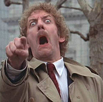 Marinella Brambilla (a sinistra) e, a destra, Donald Sutherland nel "remake" de "L'invasione degli ultracorpi" girato da Philip Kaufman nel 1978.