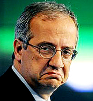 Per la serie "Quelli che sempre pi gente capisce quanto valgano e cosa abbiano fatto al Paese": la faccia del Veltroni il 21 agosto 2009 e oggi.