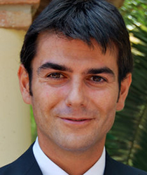 Per la serie "Che ne direbbe Lombroso?": a sinistra, lo sguardo aperto di Massimo Zedda; a destra (e dove, se no?) quello di Fabio Fecci.