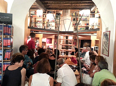 Libreria Amore e Psiche, domenica 9 settembre 2012: presentazione del libro "Federico Caff. Le riflessioni della stanza rossa", di Bruno Amoroso, Castelvecchi editore. (Clicca sulla foto, se vuoi ingrandirla!).