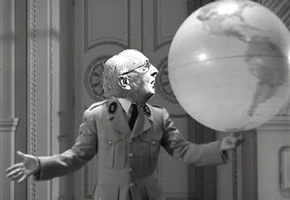 Per la serie "Oggi l'Italia, domani il Mondo": Giorgio Napolitano in una scena de "The Great President", di Charlie Chaplin (2011-2012).