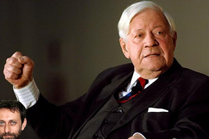 Per la serie "Sproporzioni": il Serra e Helmut Schmidt (a sinistra) e il Serra e John Berger (a destra).