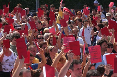 " sempre pi imbarazzante partecipare a cerimonie ufficiali, vedere in prima fila persone la cui condotta emana puzzo di compromesso morale. Se ne restino a casa il 19 luglio, ci facessero la grazia di tacere. Abbiamo processato gli intoccabili, uno stuolo di sepolcri imbiancati che nelle chiese si battono il petto dopo aver partecipato a summit mafiosi, e non ci fermeremo. Sanno che  solo questione di tempo perch un giorno alle porte dei loro lussuosi palazzi suoner il vero Stato" (Roberto Scarpinato, procuratore di Caltanissetta).