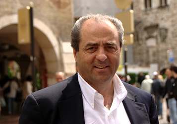 Per la serie "Essere davvero di sinistra non  facile": Antonio Di Pietro, uno che ci prova da anni e ancora non ci riesce.