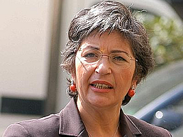 Per la serie "La Fornero? C' chi la giudica da sinistra e chi... da destra": la signora Susanna Camusso, la Fornero e Anna Finocchiaro.