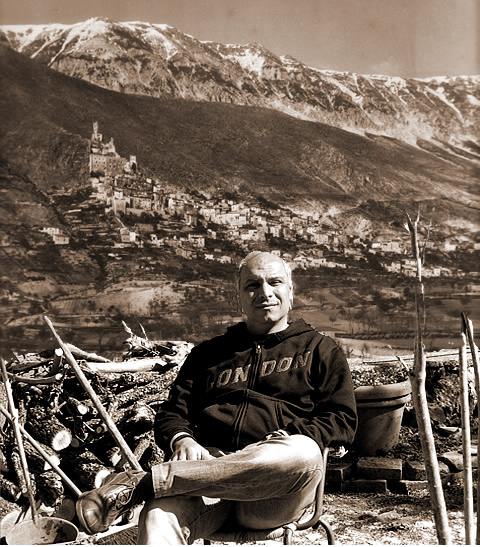 Il grande Fulvio fotografato da Thomas Ashby dinanzi a Roccacasale (Aq), tra il 1890 e il 1913. Grazie, Fulvio!