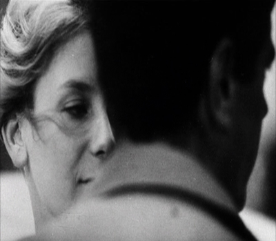 Hélène Chatelain e Davos Hanich ne "La jetée" (1962), di Chris Marker.