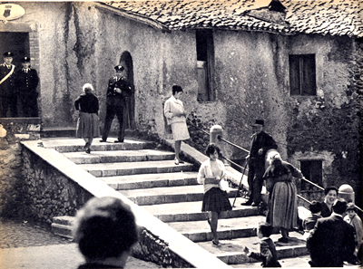 "Il voto di scambio nei piccoli comuni" - (Gioved 8 agosto 2013. Luigi Scialanca, scuolanticoli@katamail.com). (Nell'immagine: Anticoli Corrado, 1963, gli elettori al seggio)