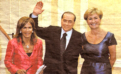 Federica Guidi in versione pensosa (a sinistra) e in versione ilare (a destra).