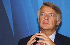 Per la serie "Prima si fan lacch e poi si meravigliano dei calci nel sedere": Ferruccio De Bortoli.