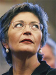 Per la serie "Le ingenue accarezzatrici di leghiste legate alla Binetti": Anna Finocchiaro.